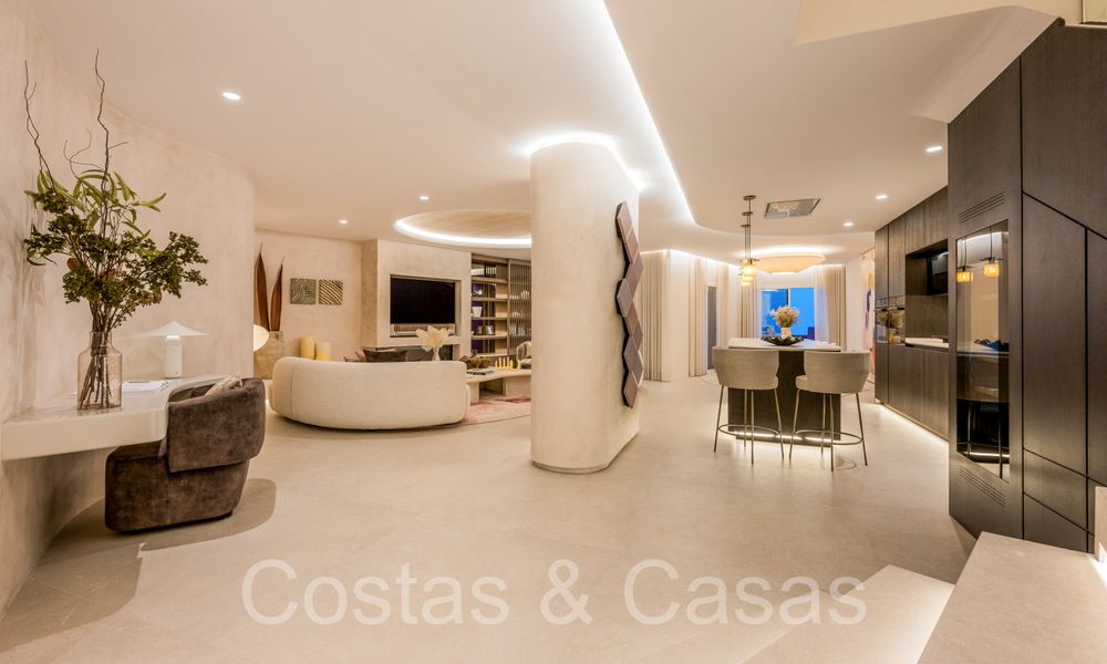 Kwalitatief gerenoveerd, immens penthouse te koop in een eerstelijnsstrand complex ten oosten van Marbella centrum 70694