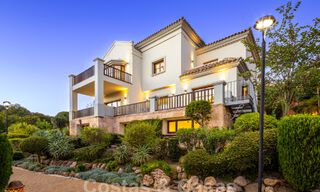 Luxueus gerenoveerd, mediterraan herenhuis te koop in een exclusieve gated woonwijk op Marbella’s Golden Mile 62725 