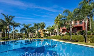 Luxueus gerenoveerd, mediterraan herenhuis te koop in een exclusieve gated woonwijk op Marbella’s Golden Mile 62729 