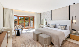 Luxueus gerenoveerd, mediterraan herenhuis te koop in een exclusieve gated woonwijk op Marbella’s Golden Mile 62740 
