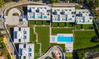 Instapklare luxevilla’s te koop in een nieuw innovatief complex bestaande uit 12 geavanceerde villa’s met zeezicht, op de Golden Mile van Marbella 62648 
