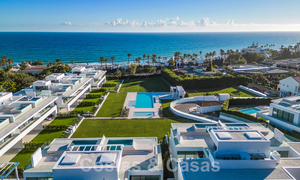 Instapklare luxevilla’s te koop in een nieuw innovatief complex bestaande uit 12 geavanceerde villa’s met zeezicht, op de Golden Mile van Marbella 62649