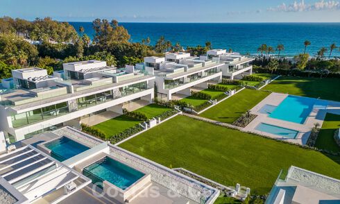 Herverkopen! Instapklare luxevilla’s te koop in een nieuw innovatief complex bestaande uit 12 geavanceerde villa’s met zeezicht, op de Golden Mile van Marbella 62651