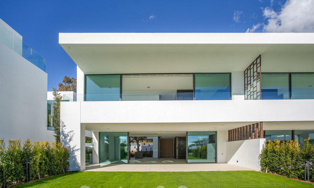 Instapklare luxevilla’s te koop in een nieuw innovatief complex bestaande uit 12 geavanceerde villa’s met zeezicht, op de Golden Mile van Marbella 62661