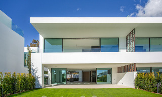 Instapklare luxevilla’s te koop in een nieuw innovatief complex bestaande uit 12 geavanceerde villa’s met zeezicht, op de Golden Mile van Marbella 62661 