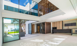Instapklare luxevilla’s te koop in een nieuw innovatief complex bestaande uit 12 geavanceerde villa’s met zeezicht, op de Golden Mile van Marbella 62662 