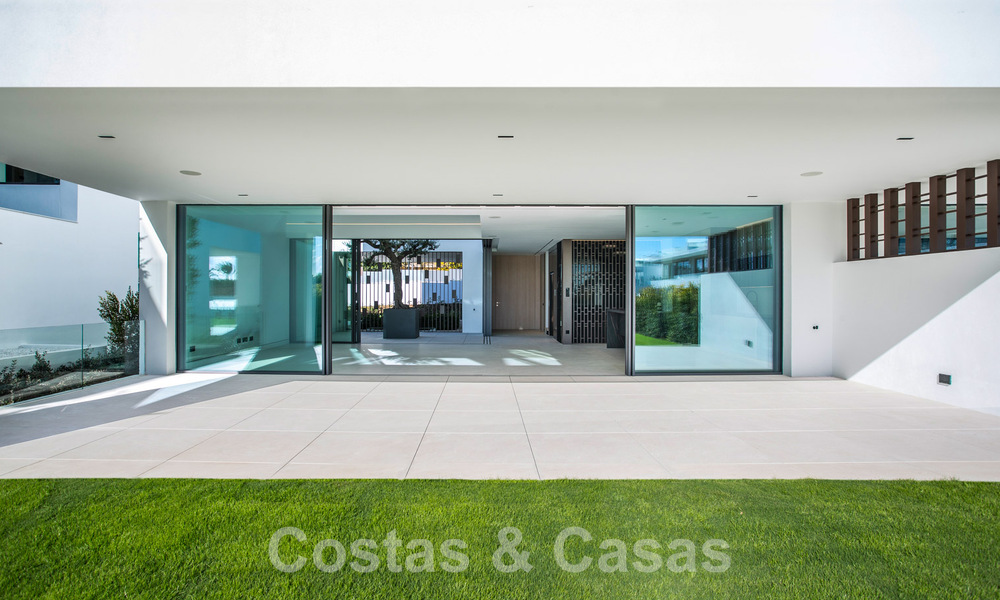 Instapklare luxevilla’s te koop in een nieuw innovatief complex bestaande uit 12 geavanceerde villa’s met zeezicht, op de Golden Mile van Marbella 62664