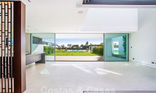 Herverkopen! Instapklare luxevilla’s te koop in een nieuw innovatief complex bestaande uit 12 geavanceerde villa’s met zeezicht, op de Golden Mile van Marbella 62669 
