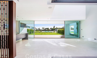 Instapklare luxevilla’s te koop in een nieuw innovatief complex bestaande uit 12 geavanceerde villa’s met zeezicht, op de Golden Mile van Marbella 62669 