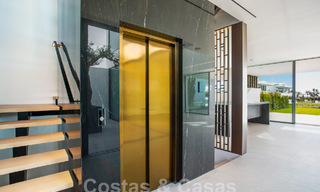 Instapklare luxevilla’s te koop in een nieuw innovatief complex bestaande uit 12 geavanceerde villa’s met zeezicht, op de Golden Mile van Marbella 62670 