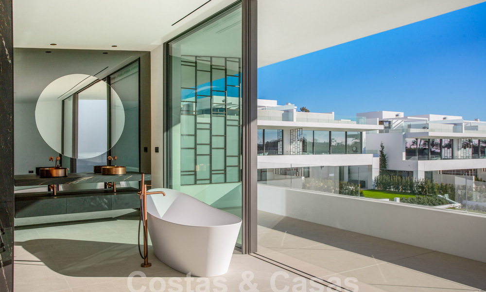 Instapklare luxevilla’s te koop in een nieuw innovatief complex bestaande uit 12 geavanceerde villa’s met zeezicht, op de Golden Mile van Marbella 62677