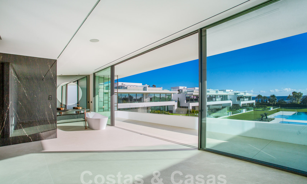Herverkopen! Instapklare luxevilla’s te koop in een nieuw innovatief complex bestaande uit 12 geavanceerde villa’s met zeezicht, op de Golden Mile van Marbella 62678