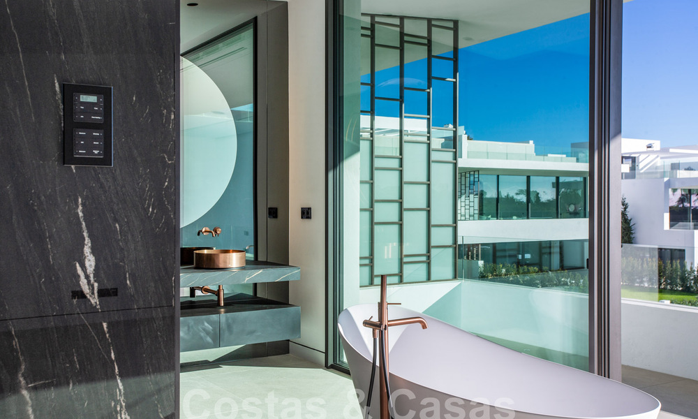 Herverkopen! Instapklare luxevilla’s te koop in een nieuw innovatief complex bestaande uit 12 geavanceerde villa’s met zeezicht, op de Golden Mile van Marbella 62679