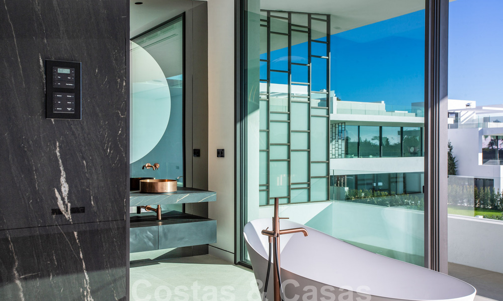 Instapklare luxevilla’s te koop in een nieuw innovatief complex bestaande uit 12 geavanceerde villa’s met zeezicht, op de Golden Mile van Marbella 62679