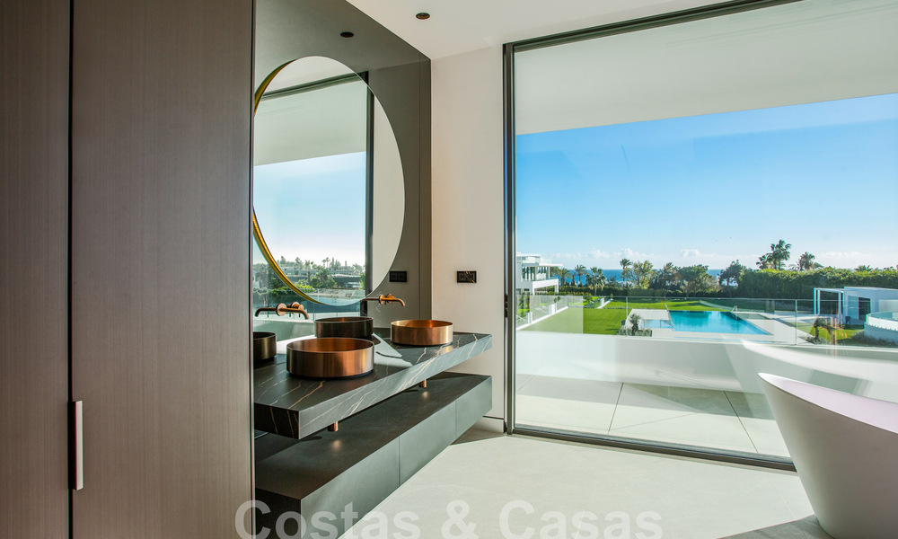 Instapklare luxevilla’s te koop in een nieuw innovatief complex bestaande uit 12 geavanceerde villa’s met zeezicht, op de Golden Mile van Marbella 62680