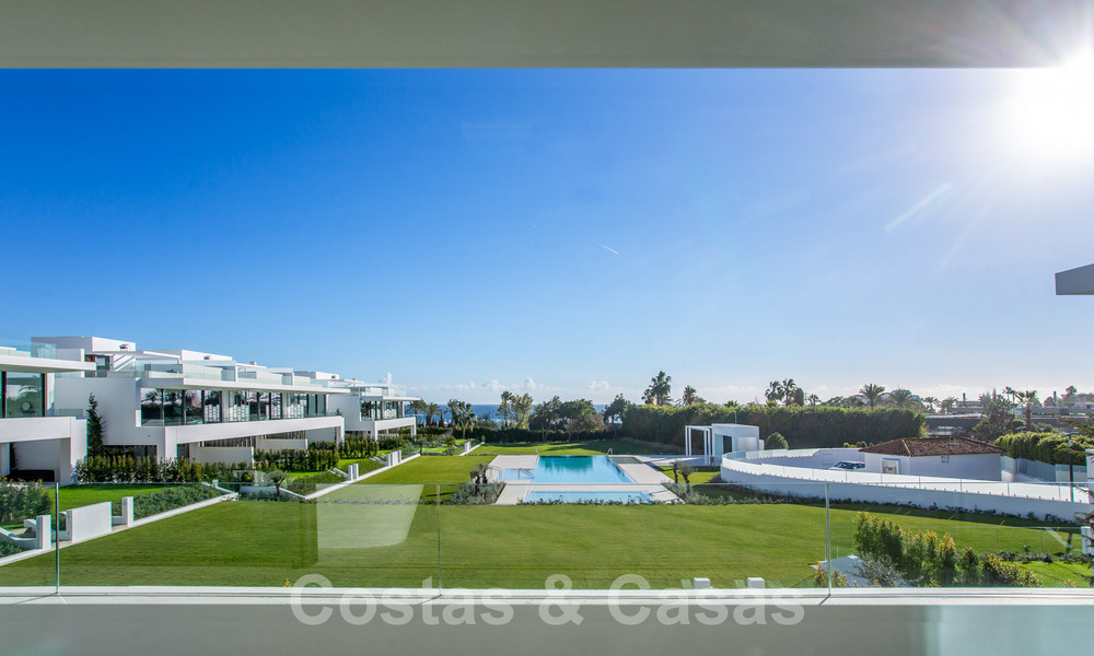 Herverkopen! Instapklare luxevilla’s te koop in een nieuw innovatief complex bestaande uit 12 geavanceerde villa’s met zeezicht, op de Golden Mile van Marbella 62681