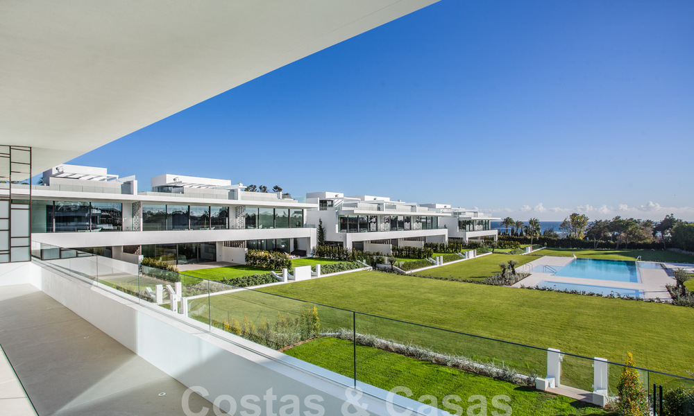 Herverkopen! Instapklare luxevilla’s te koop in een nieuw innovatief complex bestaande uit 12 geavanceerde villa’s met zeezicht, op de Golden Mile van Marbella 62682