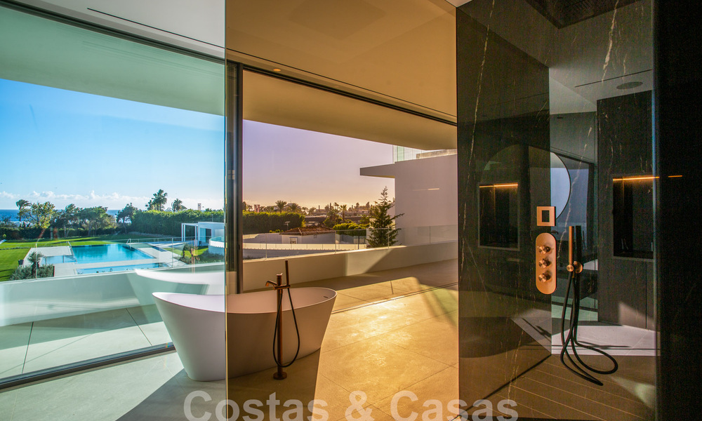 Instapklare luxevilla’s te koop in een nieuw innovatief complex bestaande uit 12 geavanceerde villa’s met zeezicht, op de Golden Mile van Marbella 62683