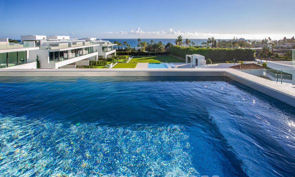 Instapklare luxevilla’s te koop in een nieuw innovatief complex bestaande uit 12 geavanceerde villa’s met zeezicht, op de Golden Mile van Marbella 62686