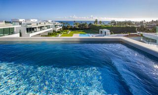 Herverkopen! Instapklare luxevilla’s te koop in een nieuw innovatief complex bestaande uit 12 geavanceerde villa’s met zeezicht, op de Golden Mile van Marbella 62686 
