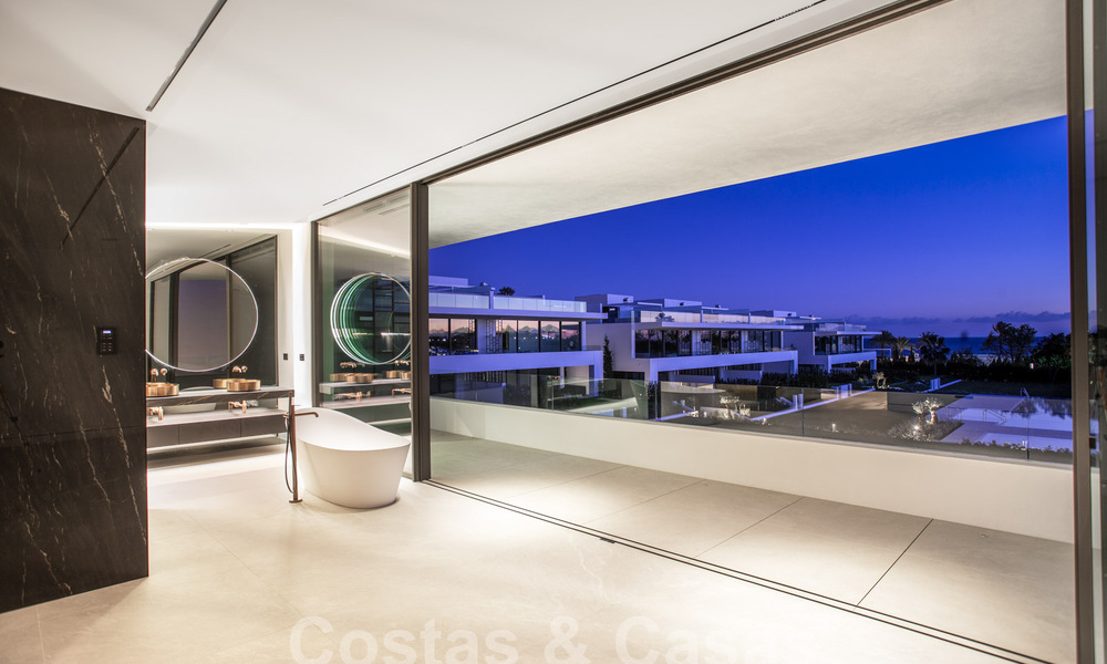 Instapklare luxevilla’s te koop in een nieuw innovatief complex bestaande uit 12 geavanceerde villa’s met zeezicht, op de Golden Mile van Marbella 62704