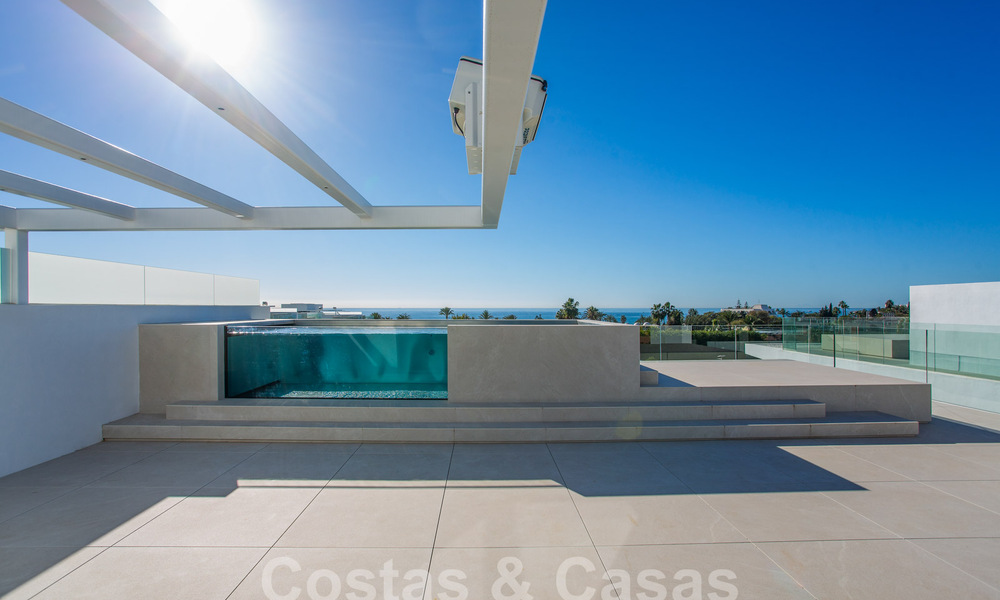 Instapklare luxevilla’s te koop in een nieuw innovatief complex bestaande uit 12 geavanceerde villa’s met zeezicht, op de Golden Mile van Marbella 62710