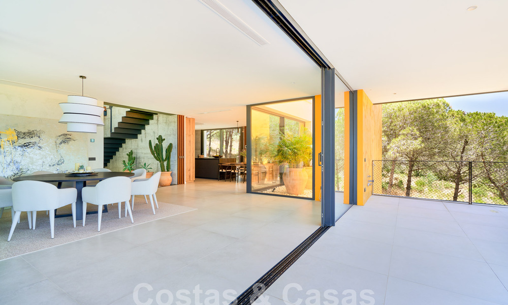 Designervilla met geavanceerde architectuur te koop gelegen in een groene omgeving van Sotogrande, Costa del Sol 62853