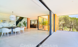 Designervilla met geavanceerde architectuur te koop gelegen in een groene omgeving van Sotogrande, Costa del Sol 62853 