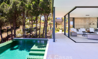 Designervilla met geavanceerde architectuur te koop gelegen in een groene omgeving van Sotogrande, Costa del Sol 62855 