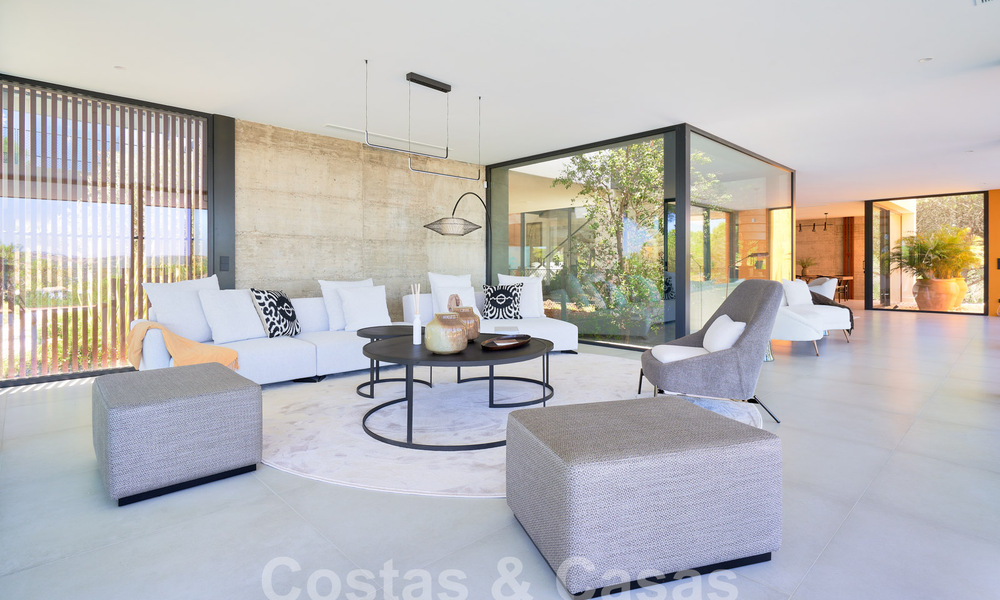 Designervilla met geavanceerde architectuur te koop gelegen in een groene omgeving van Sotogrande, Costa del Sol 62856