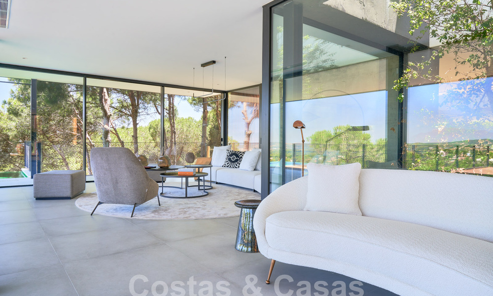 Designervilla met geavanceerde architectuur te koop gelegen in een groene omgeving van Sotogrande, Costa del Sol 62857