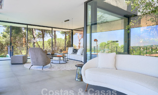 Designervilla met geavanceerde architectuur te koop gelegen in een groene omgeving van Sotogrande, Costa del Sol 62857 