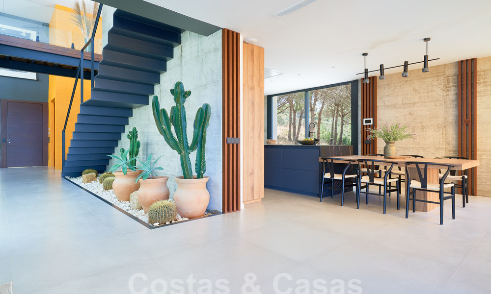 Designervilla met geavanceerde architectuur te koop gelegen in een groene omgeving van Sotogrande, Costa del Sol 62858