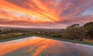 Designervilla met geavanceerde architectuur te koop gelegen in een groene omgeving van Sotogrande, Costa del Sol 62859 