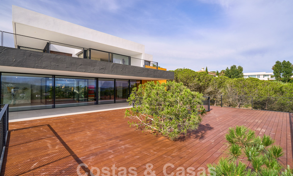 Designervilla met geavanceerde architectuur te koop gelegen in een groene omgeving van Sotogrande, Costa del Sol 62861