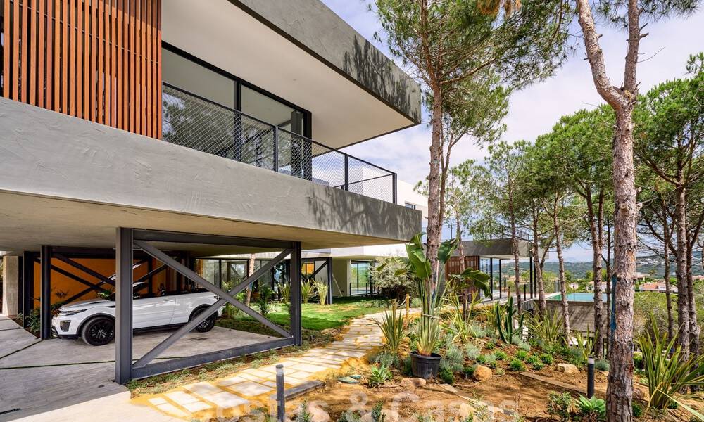 Designervilla met geavanceerde architectuur te koop gelegen in een groene omgeving van Sotogrande, Costa del Sol 62863