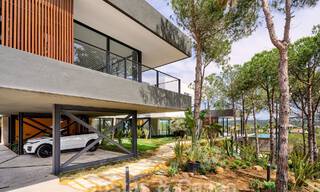 Designervilla met geavanceerde architectuur te koop gelegen in een groene omgeving van Sotogrande, Costa del Sol 62863 