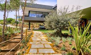 Designervilla met geavanceerde architectuur te koop gelegen in een groene omgeving van Sotogrande, Costa del Sol 62864 