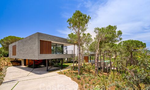 Designervilla met geavanceerde architectuur te koop gelegen in een groene omgeving van Sotogrande, Costa del Sol 62866