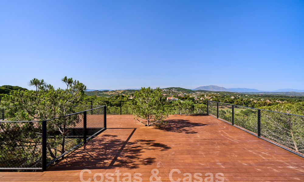 Designervilla met geavanceerde architectuur te koop gelegen in een groene omgeving van Sotogrande, Costa del Sol 62868