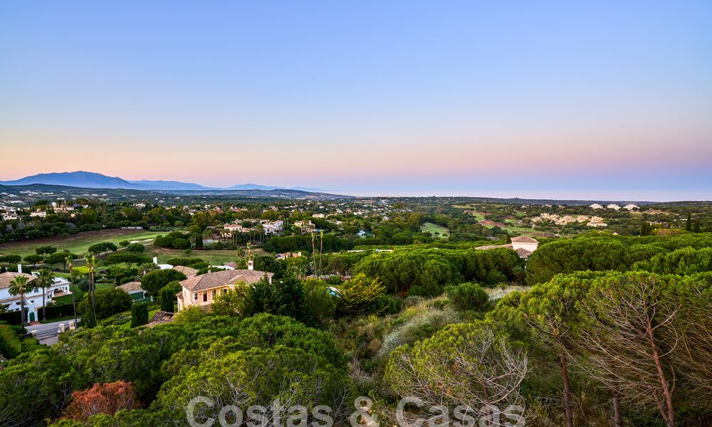 Designervilla met geavanceerde architectuur te koop gelegen in een groene omgeving van Sotogrande, Costa del Sol 62872