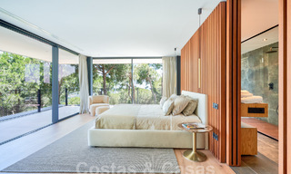 Designervilla met geavanceerde architectuur te koop gelegen in een groene omgeving van Sotogrande, Costa del Sol 62880 