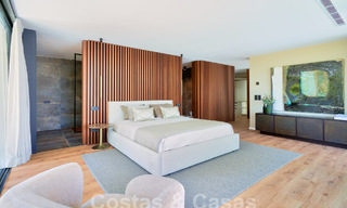 Designervilla met geavanceerde architectuur te koop gelegen in een groene omgeving van Sotogrande, Costa del Sol 62881 