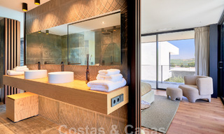 Designervilla met geavanceerde architectuur te koop gelegen in een groene omgeving van Sotogrande, Costa del Sol 62882 