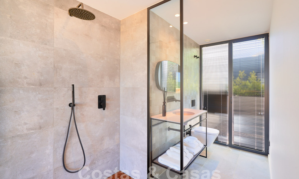 Designervilla met geavanceerde architectuur te koop gelegen in een groene omgeving van Sotogrande, Costa del Sol 62887