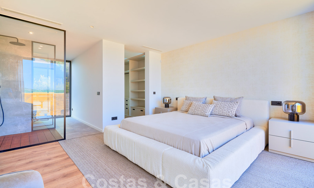 Designervilla met geavanceerde architectuur te koop gelegen in een groene omgeving van Sotogrande, Costa del Sol 62889