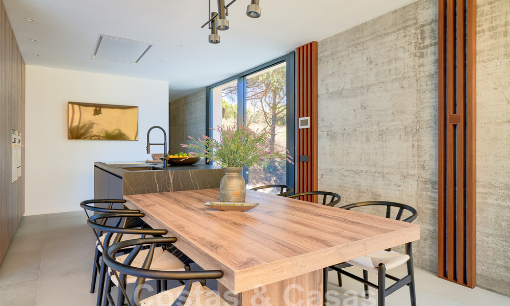 Designervilla met geavanceerde architectuur te koop gelegen in een groene omgeving van Sotogrande, Costa del Sol 62892