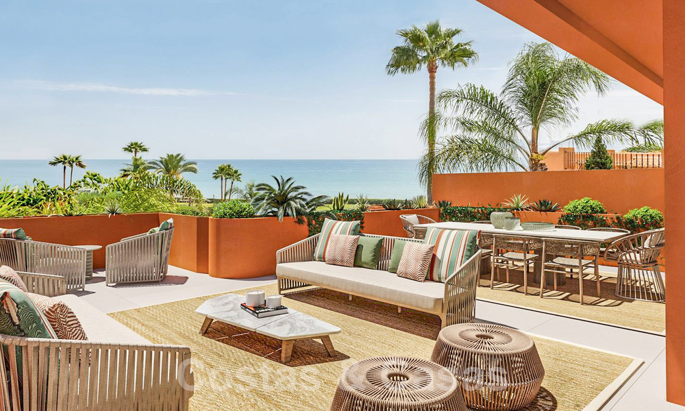 Ruim, luxe penthouse te koop met 4 slaapkamers en zeezicht in een strandcomplex in Oost Marbella 62850