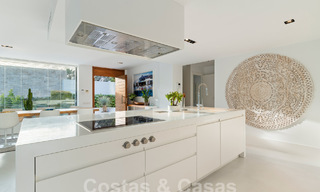 Moderne luxevilla te koop met hedendaags Mediterrane bouwstijl gelegen in Nueva Andalucia’s golfvallei, Marbella 63012 