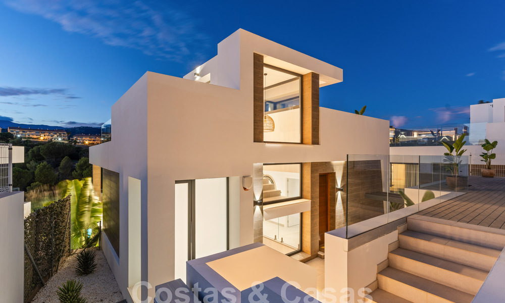 Instapklare, moderne luxevilla te koop in een gated golfresort aan de New Golden Mile, Marbella - Estepona 62899